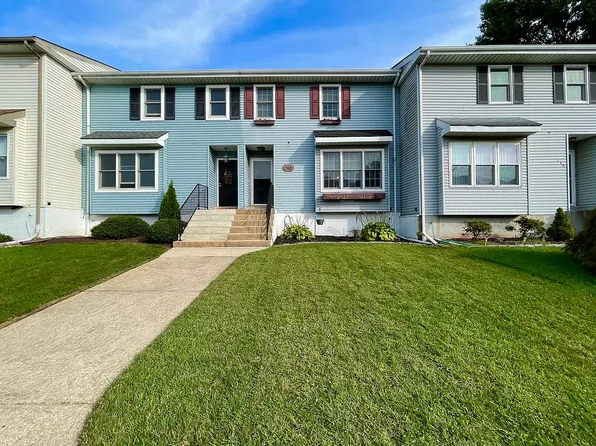 290 Green Ln, Newark, DE 19711