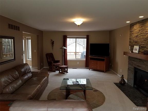 5th image of 2976 Manchester Dr