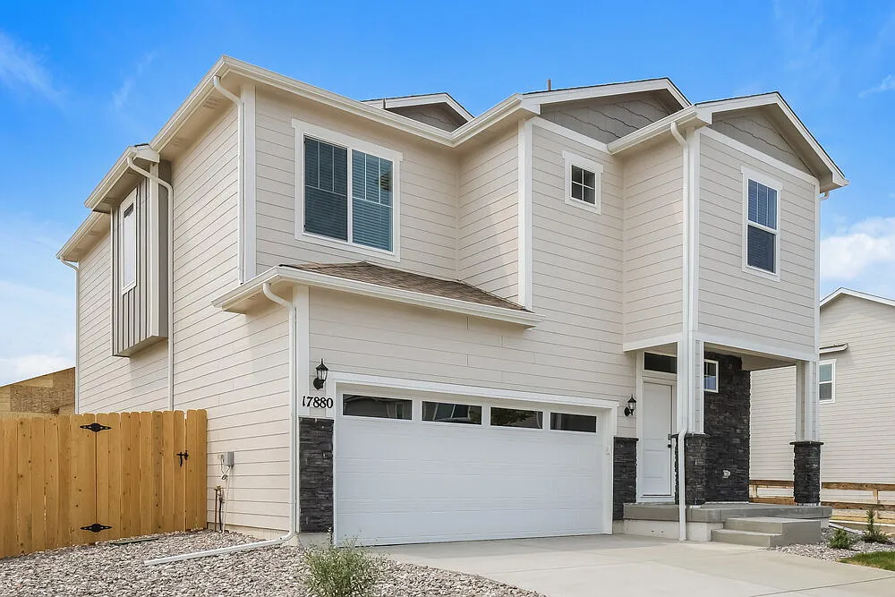 5 bed, 2.5 bath, 2200 sqft, $3,180 — Photo 4