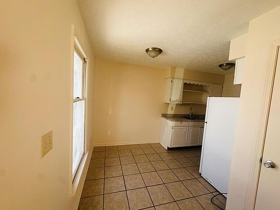 4th image of 406 Cecil St