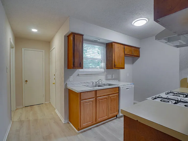 1206 Westcott Dr — Photo 10
