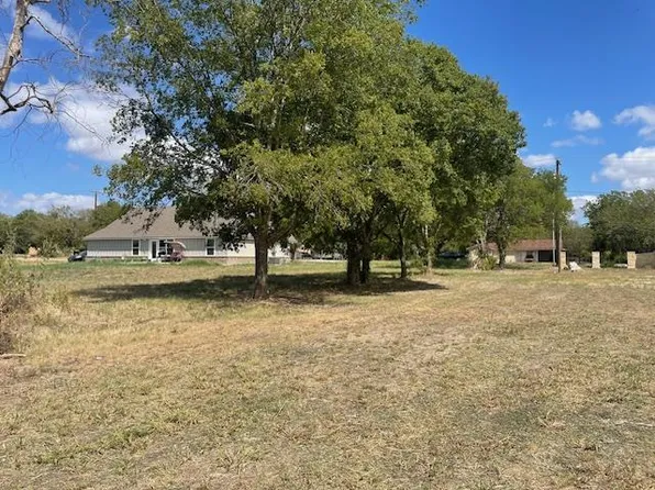 703 4th St, Eddy, TX 76524