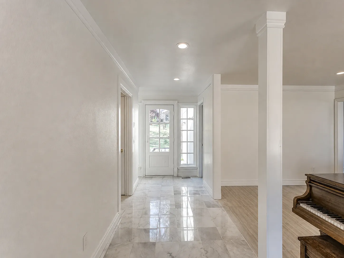 3 bed, 2.5 bath, 2833 sqft, $2,495 — Photo 2