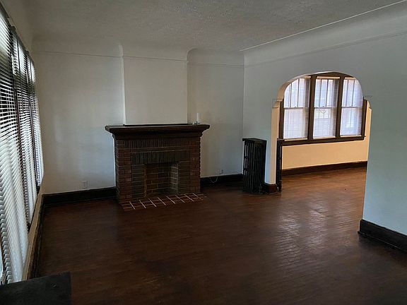 3rd image of 12088 Stoepel Ave #3B-1BA-950SQFT