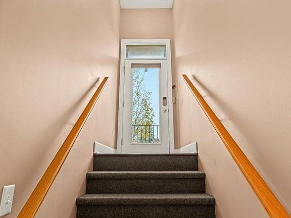 5th image of 1210 Diamond Ct APT B