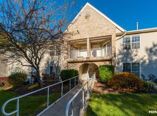 11 Parkside Ct, Wayne, NJ 07470