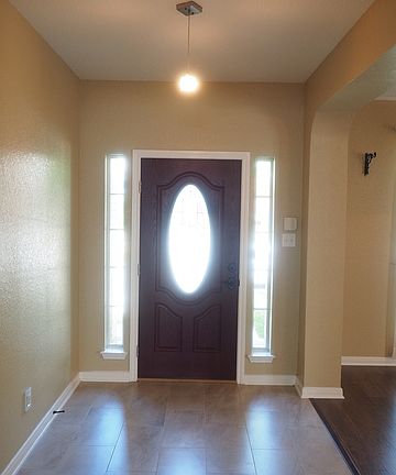 4th image of 610 Lorimor Ct