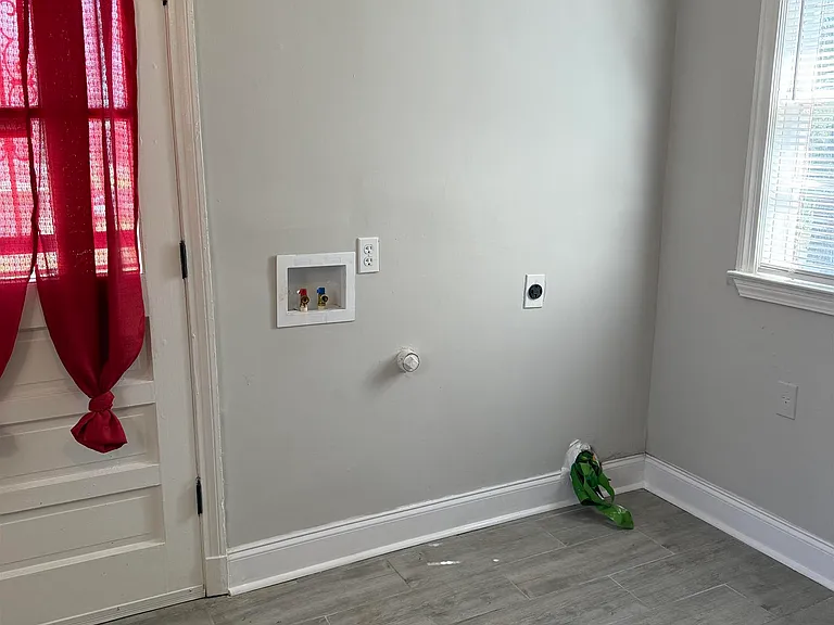 764 Dunn Ave — Photo 16