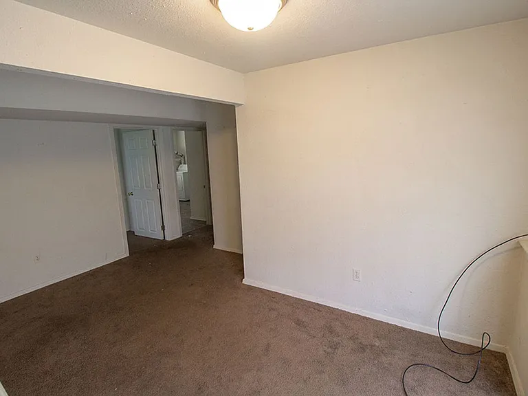 1013 W Ash St — Photo 19