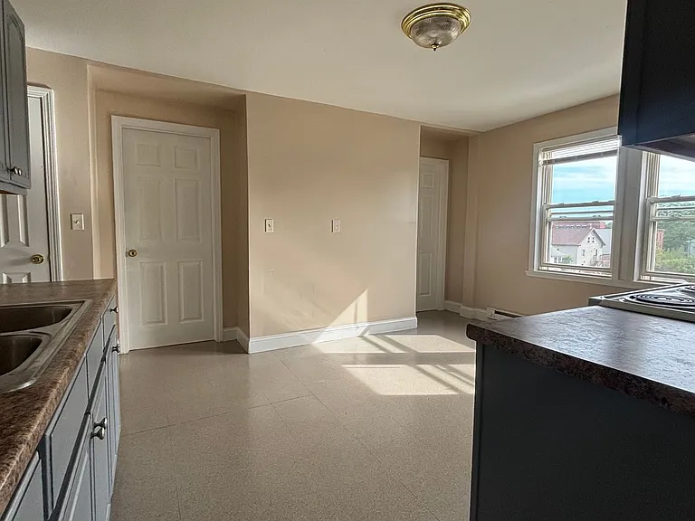 40 Abbey St — Photo 7