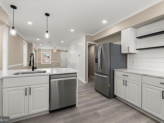 4th image of 924 N Belnord Ave