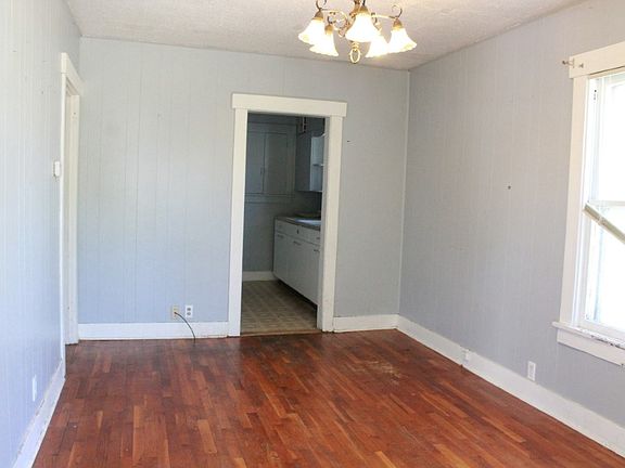 3rd image of 400 NE 4th St