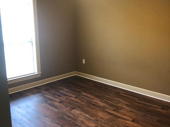 4th image of 9900 Merlot Ln