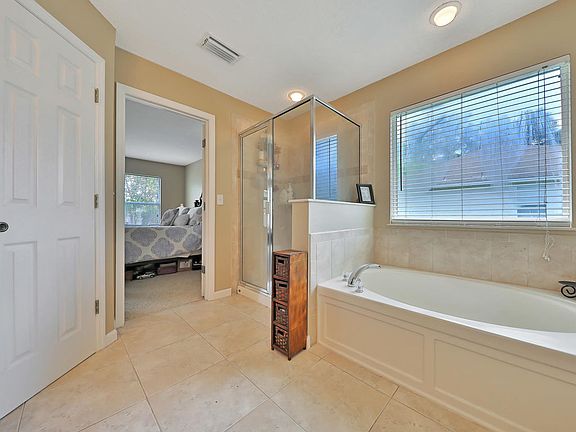 3rd image of 936 W Tennessee Trce