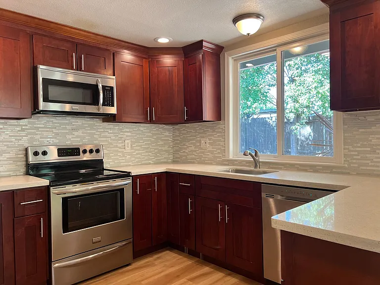 5562 Catalpa Ct — Photo 4