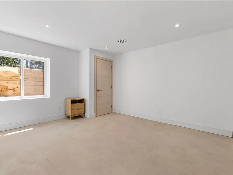 280 Shinnecock Hills Rd — Photo 14