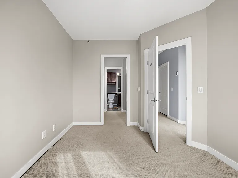 328 21st Ave SW #501 — Photo 13