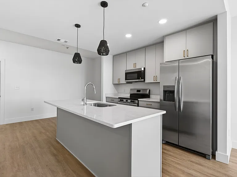 1302 Magnolia St #B202 — Photo 6