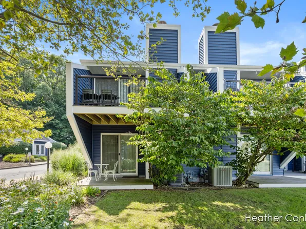 271 Black River St APT A, South Haven, MI 49090