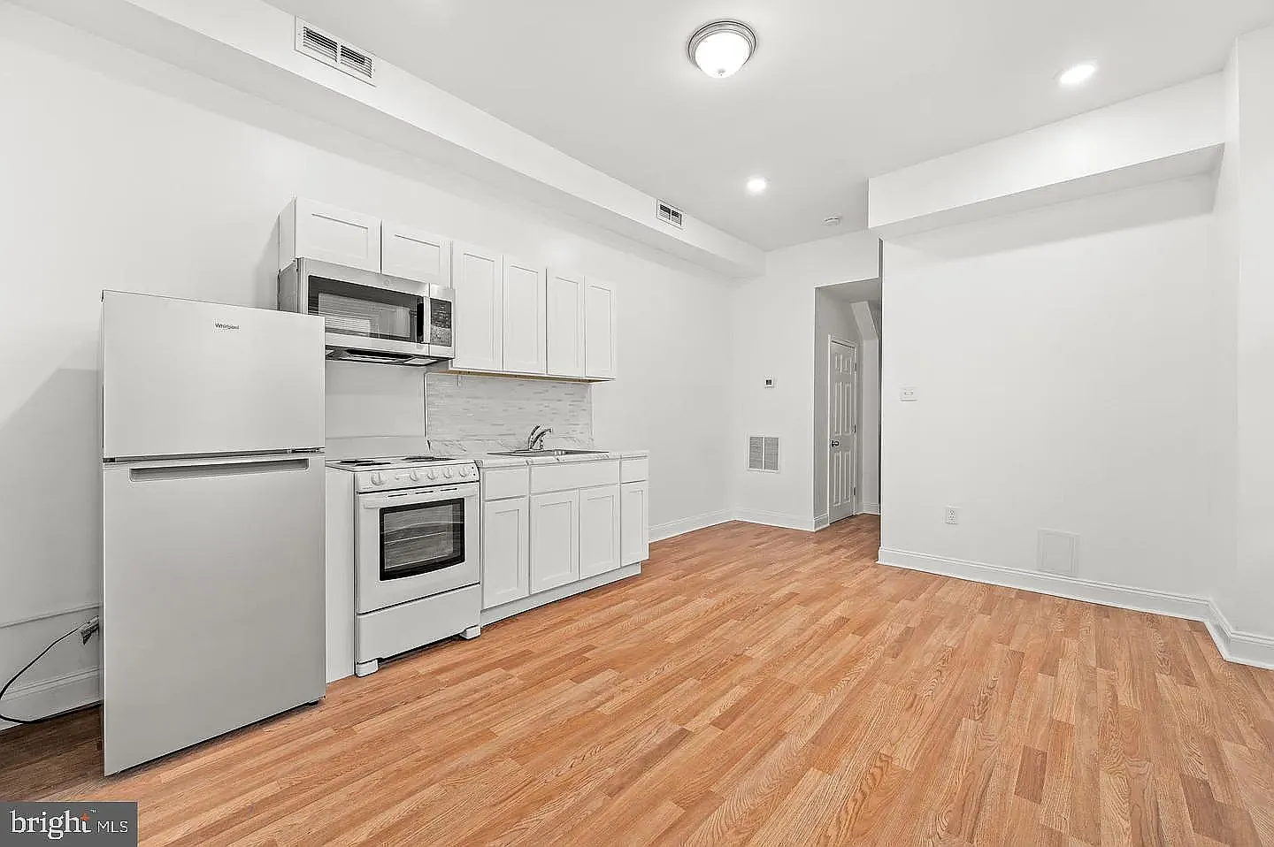 2122 W Estaugh St — Photo 1