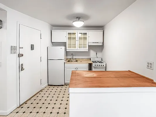 Rented by Brown Harris Stevens | media 6