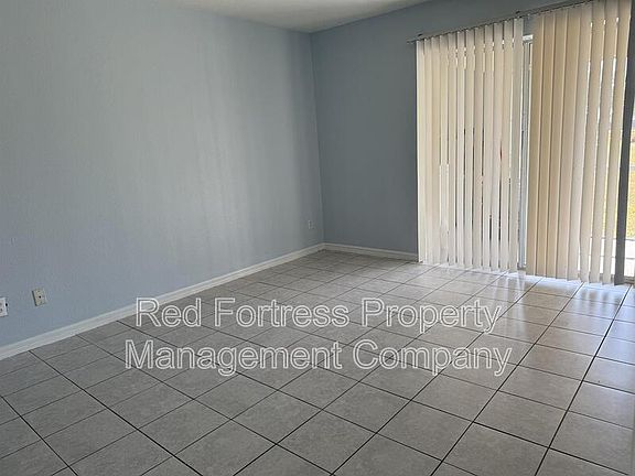 5th image of 1016 SW 47th Ter APT 104