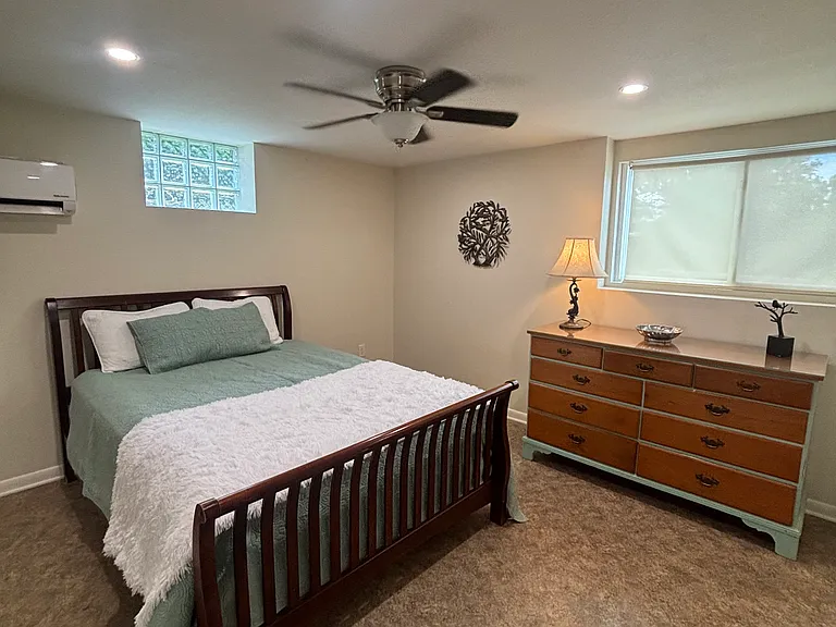 886 W Hunt Rd — Photo 2