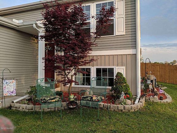 2nd image of 10151 Castle Creek Cir
