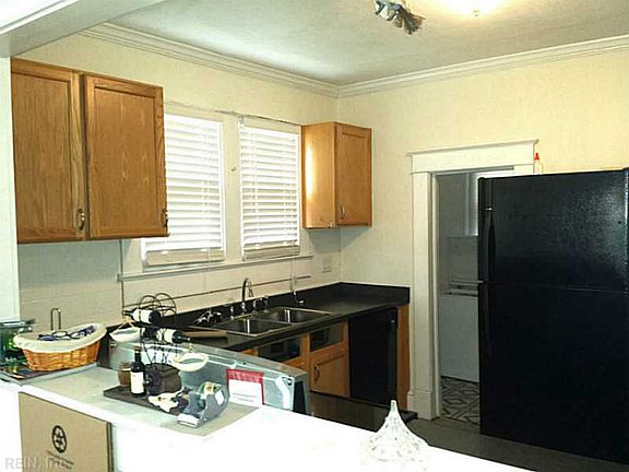 5th image of 4422 Columbia St