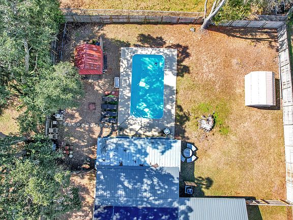 4th image of 376 Coral Dr SW