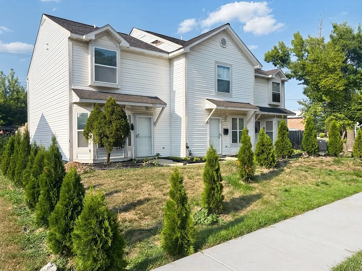 2 bed, 1200 sqft, $1,825 — Photo 1