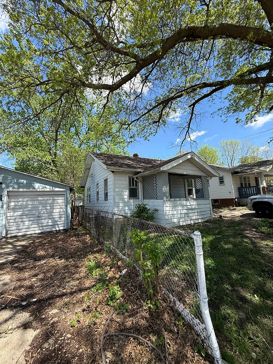 Building Photo - 444 W Garfield Ave