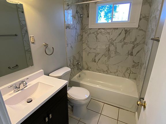 5th image of 4621 Taylor St NE