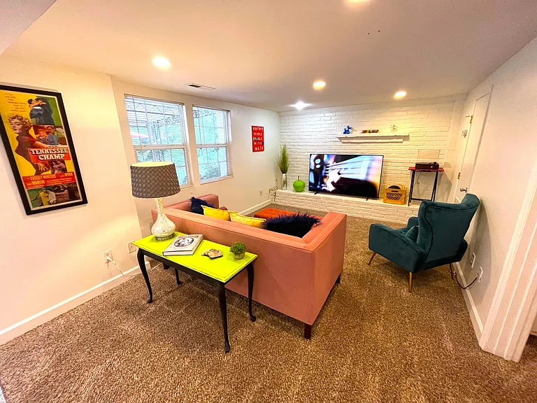 567 Whispering Hills Dr #B — Photo 3