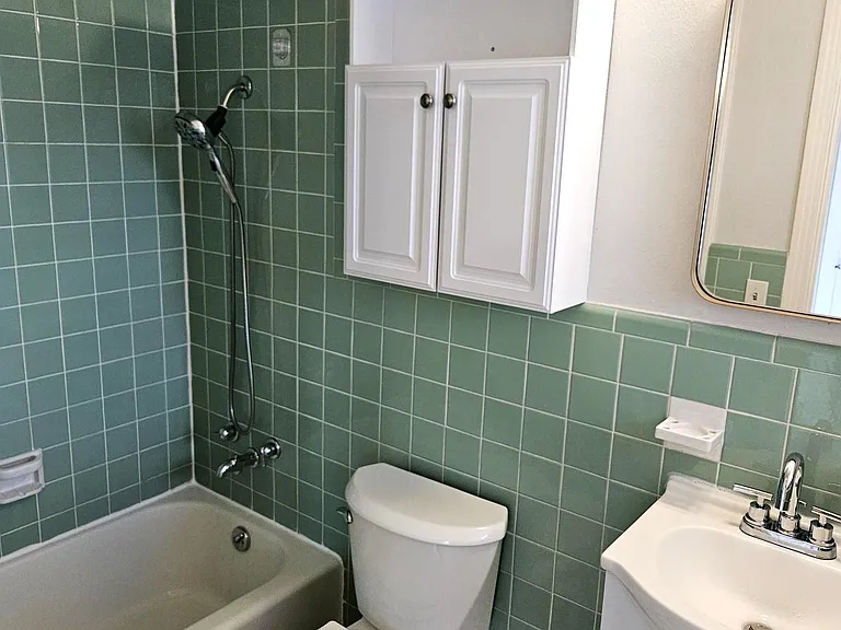 Small Bath in second bedroom.