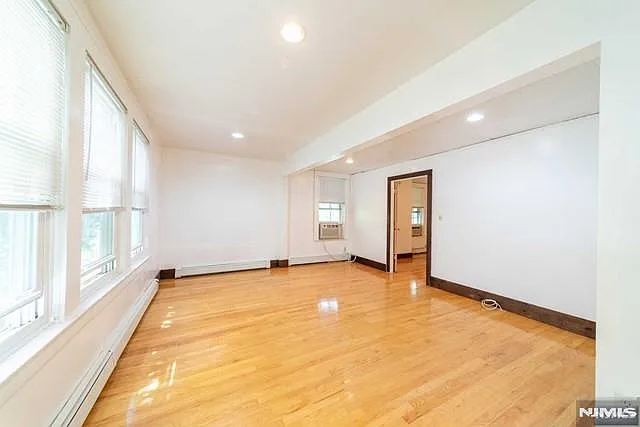 Building Photo - 18 Hardenburgh Ave #1