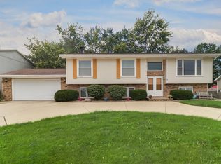 1208 Airport Rd, Bloomington, IL 61704