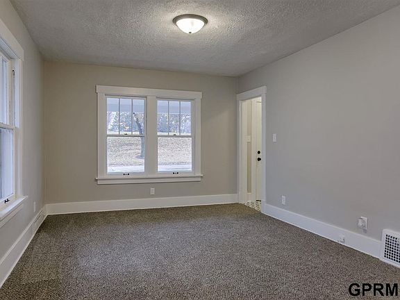 2nd image of 4803 Seward St