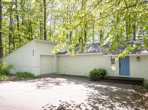 4054 S Scenic View Dr, Suttons Bay, MI 49682