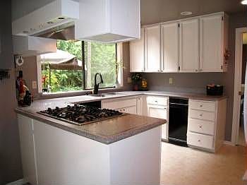 4th image of 609 216th Ave NE