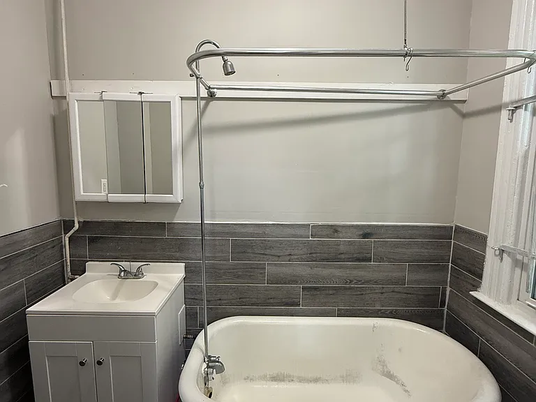 83 Sachem St #2R — Photo 9