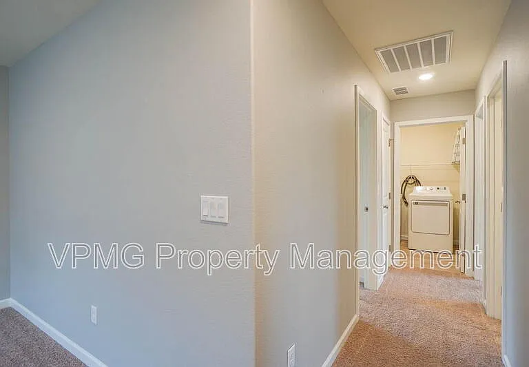 1423 W 16th Ave — Photo 13