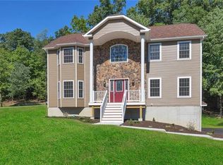 43 Swan Hollow Rd, New Windsor, NY 12553