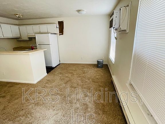 4th image of 7427 Tyndale Ct #2