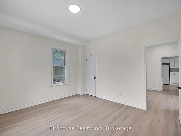 108 Lindsay St S — Photo 9