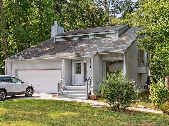2nd image of 31 Cherbourg Dr