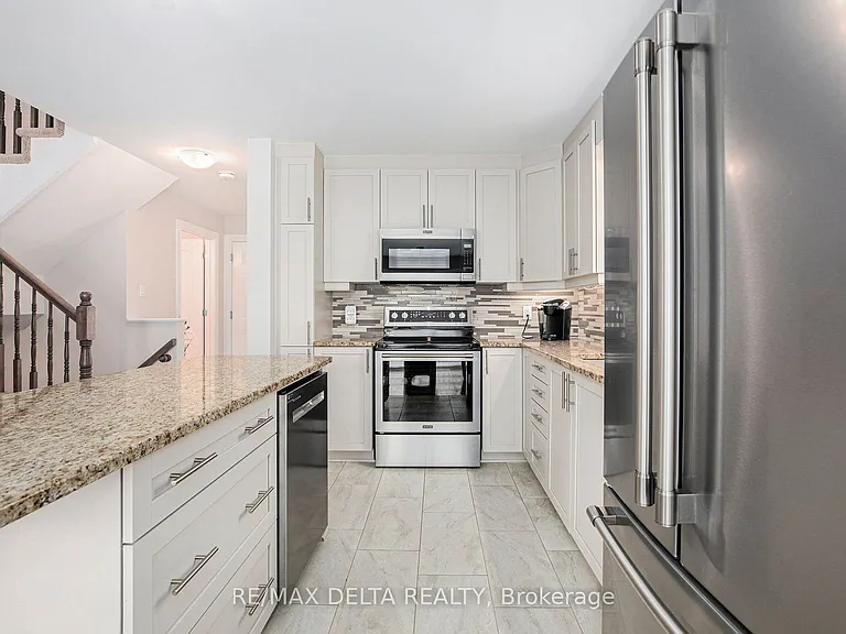 63 Johanne St — Photo 7