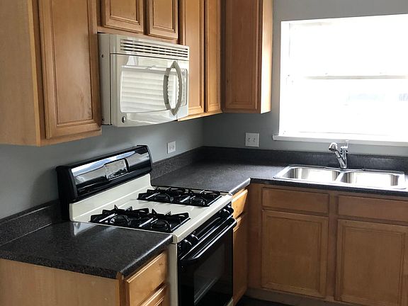 3rd image of 1300 W Hubbard St #1