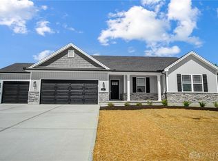 32 Walnut Hills Ct, Germantown, OH 45327