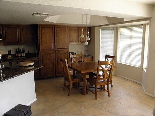 4th image of 919 N Somerset Cir